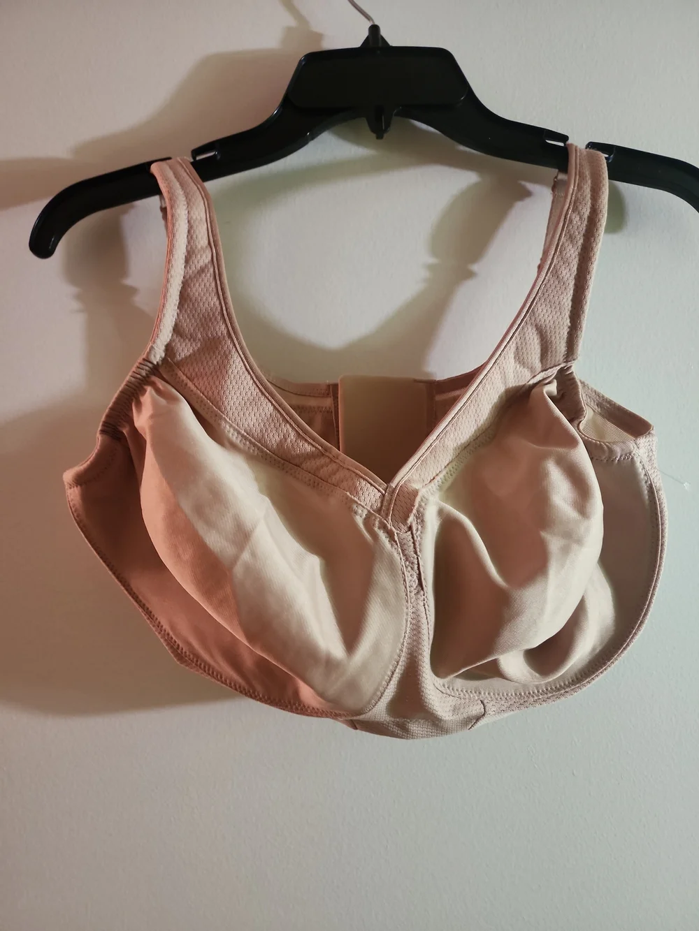 Glamorise Sport  Magic Lift Comfort Support Full-Coverage Nude Bra
